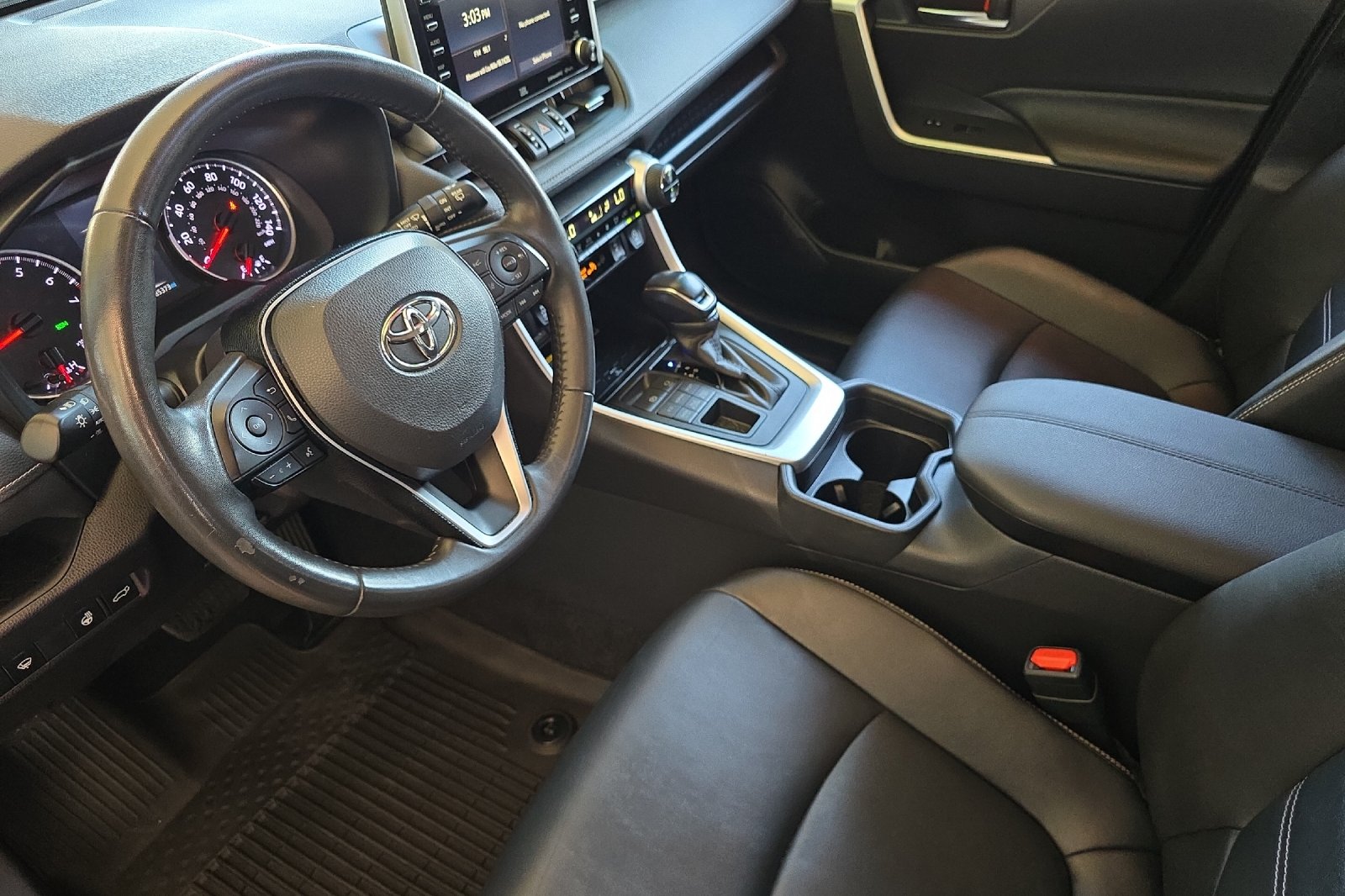 Used 2021  Toyota XLE Premium image 10