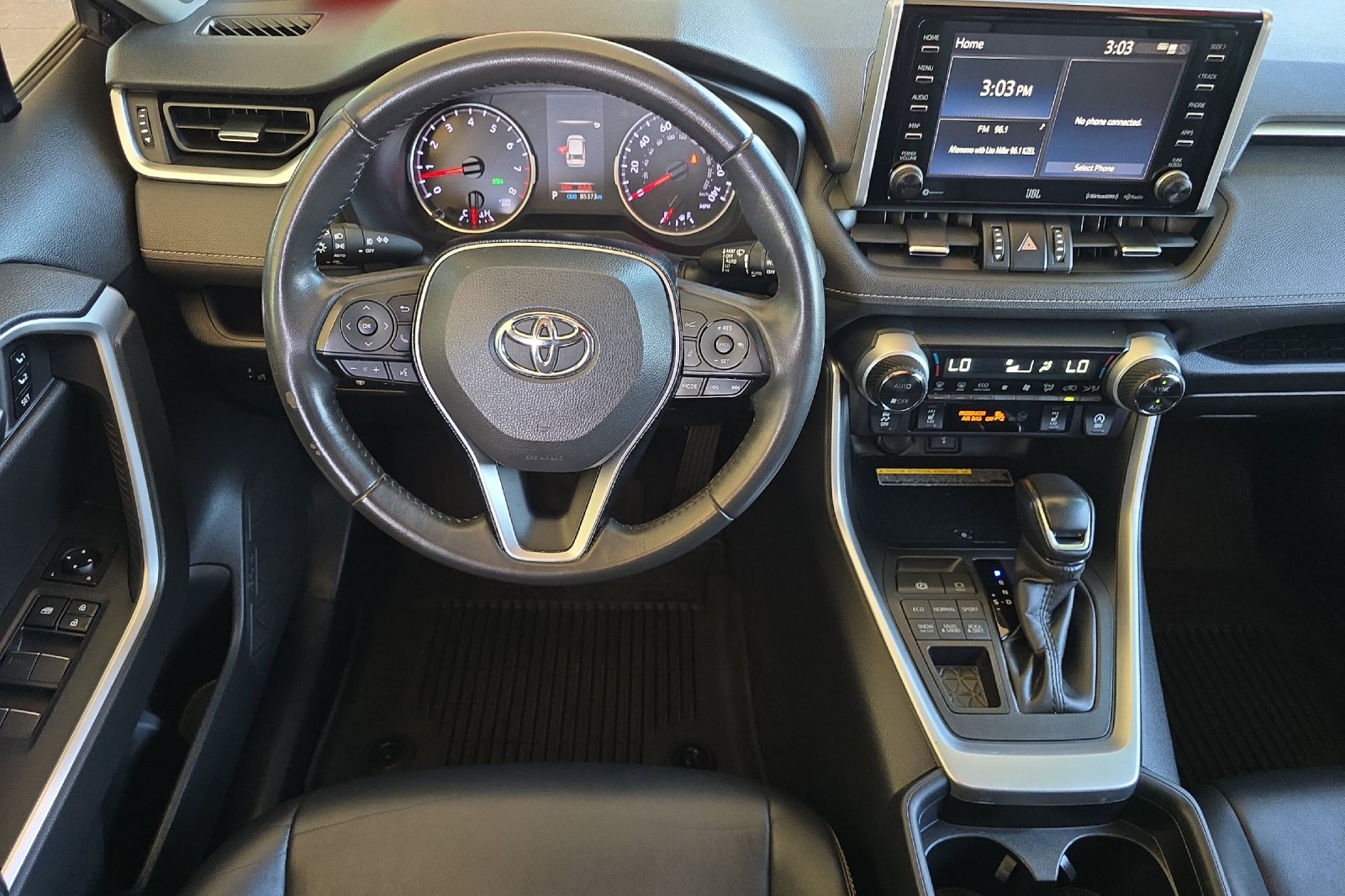 Used 2021  Toyota XLE Premium image 14