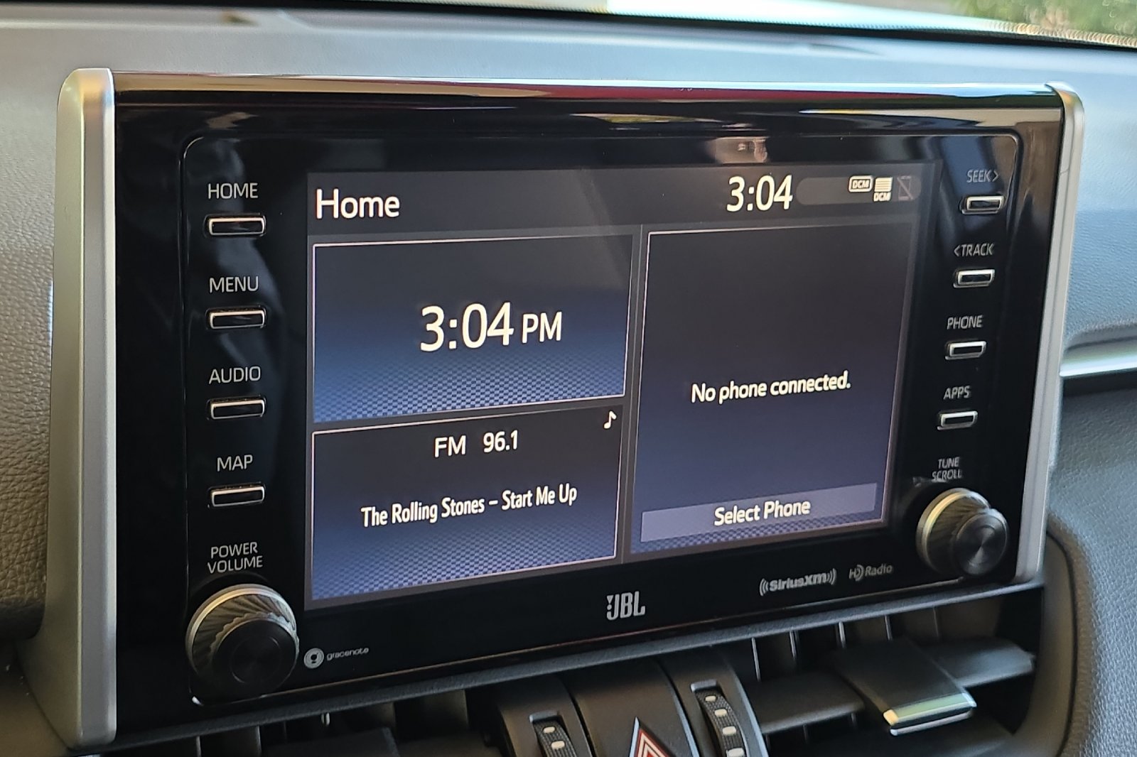 Used 2021  Toyota XLE Premium image 18