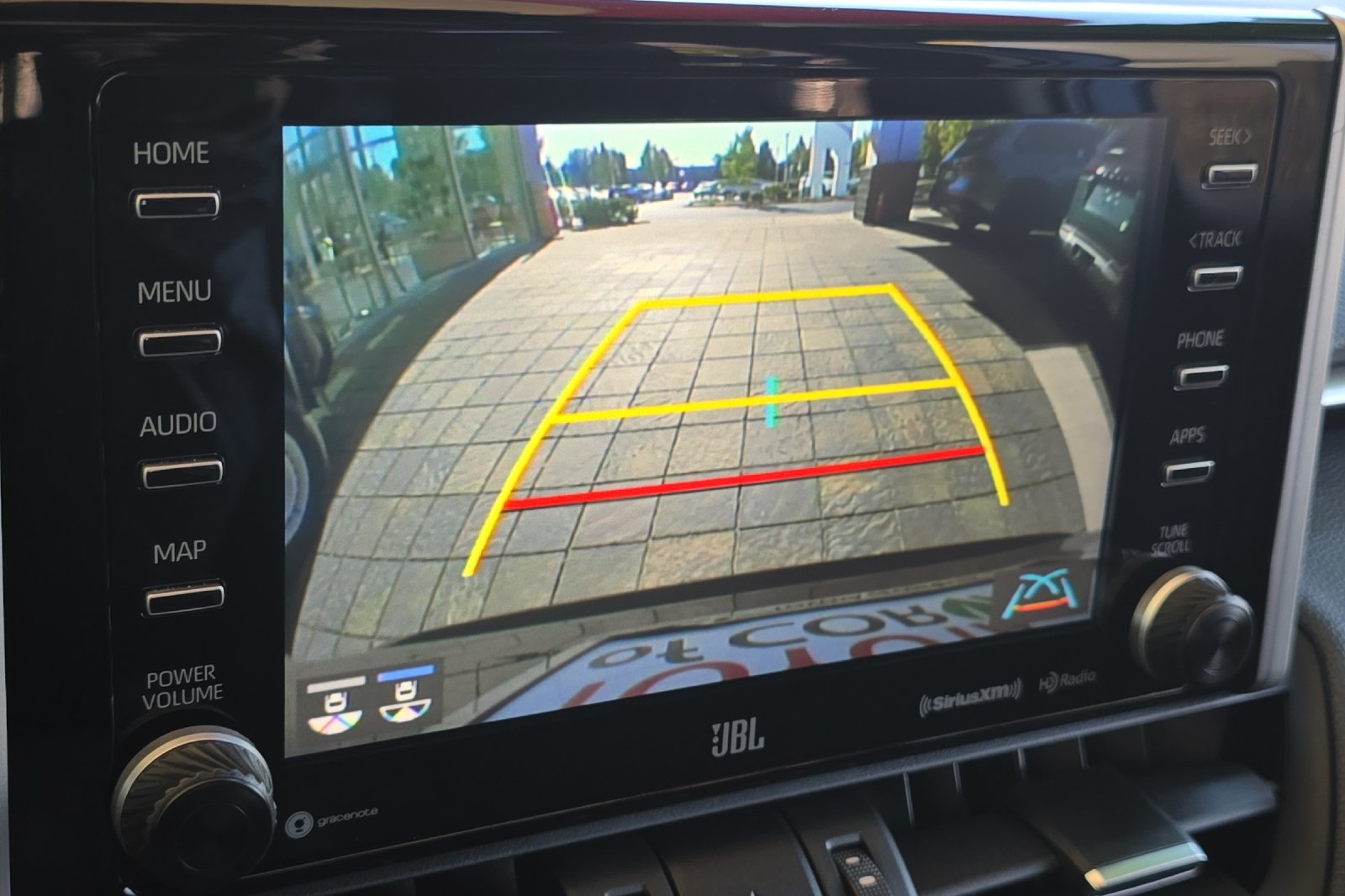 Used 2021  Toyota XLE Premium image 19