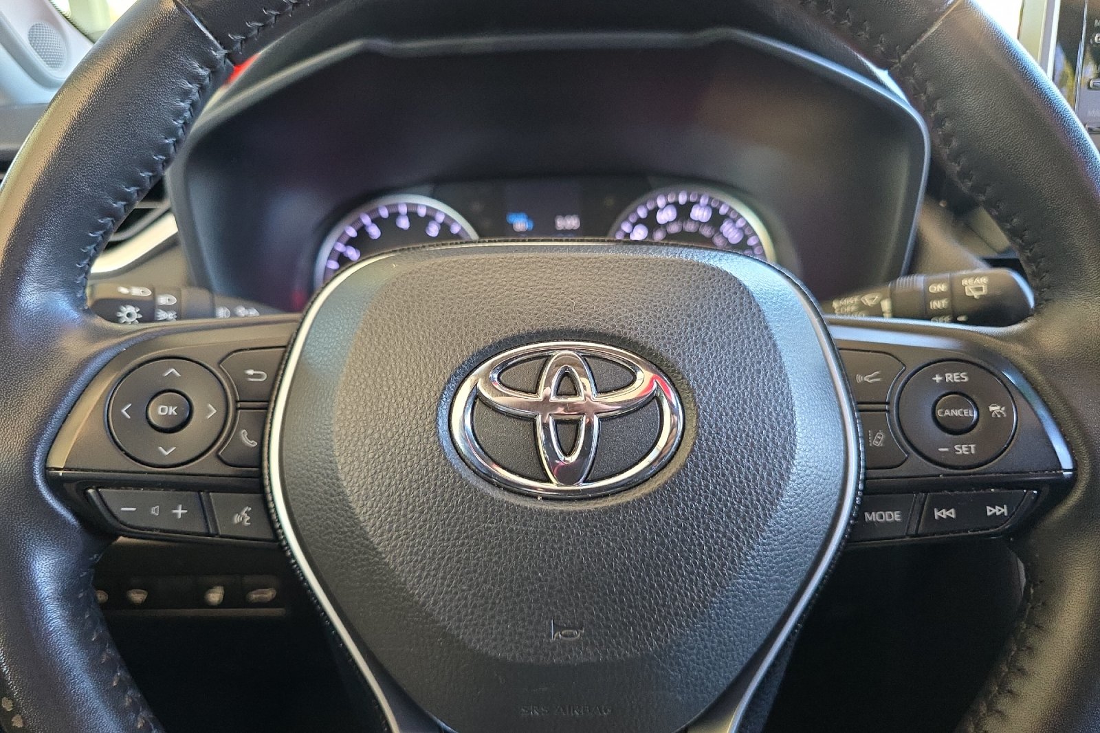 Used 2021  Toyota XLE Premium image 23