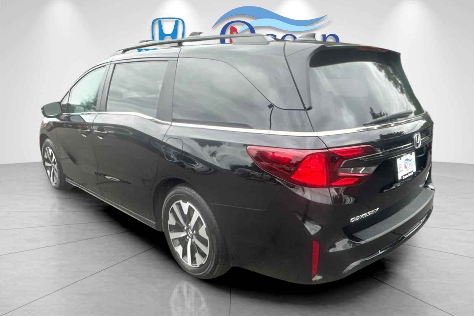 Used 2026 Crystal Black Pearl Honda EX-L image 5