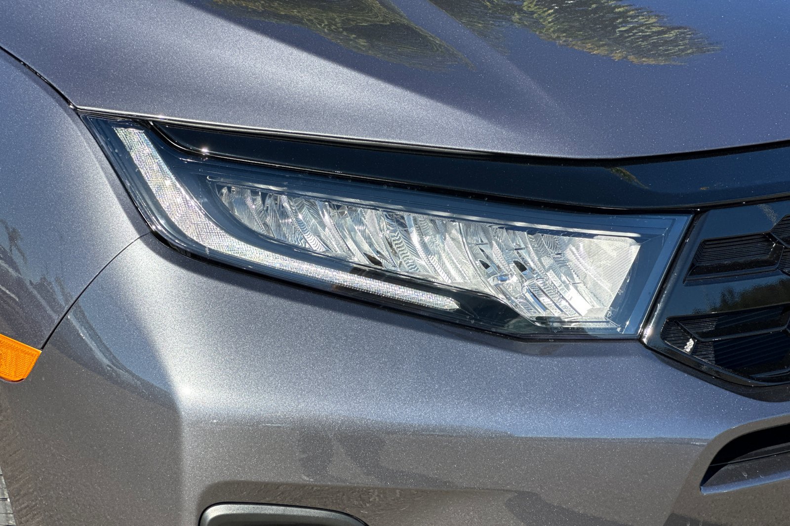 New 2027 Modern Steel Metallic Honda Touring image 33