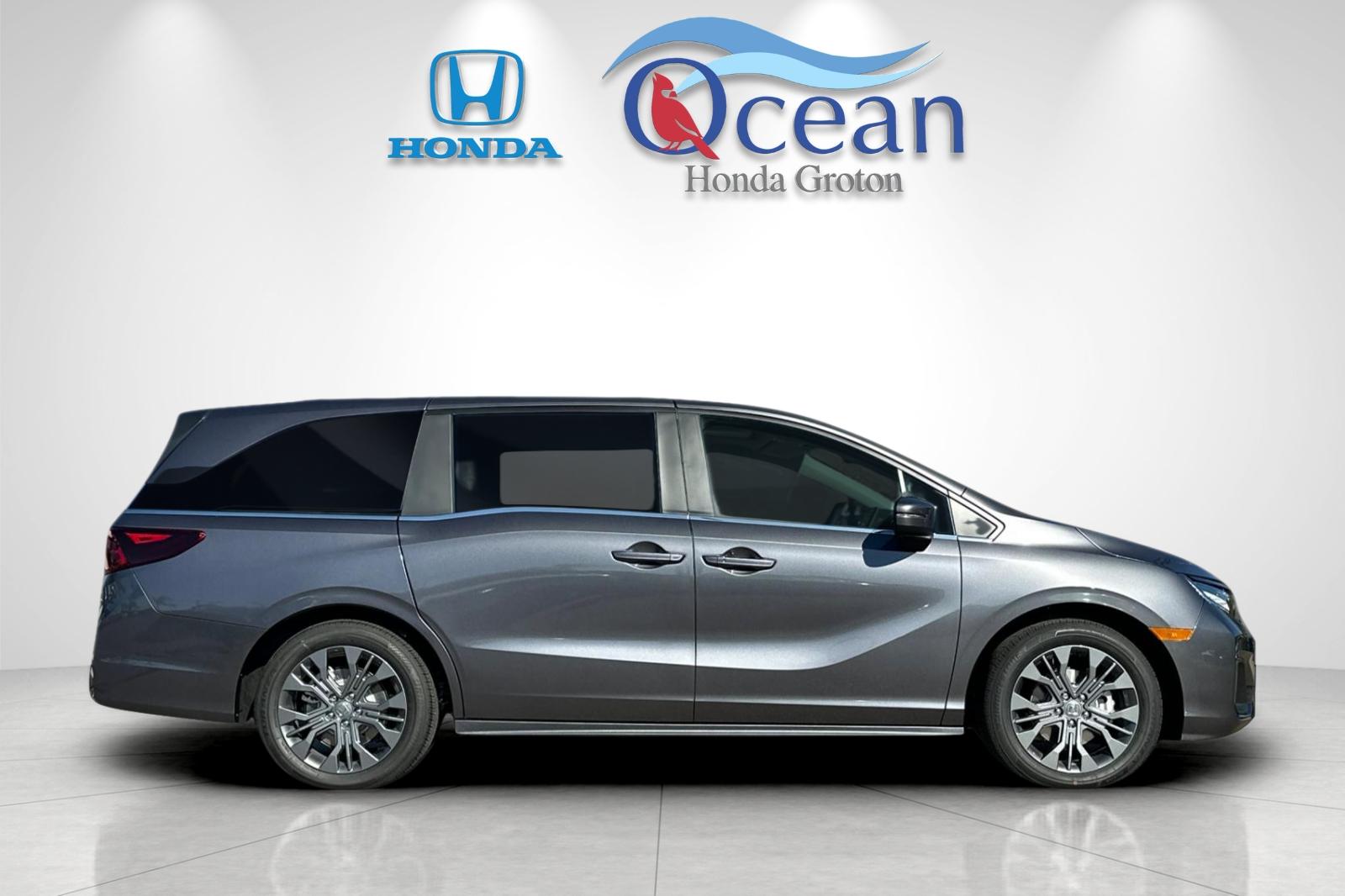New 2027 Modern Steel Metallic Honda Touring image 6