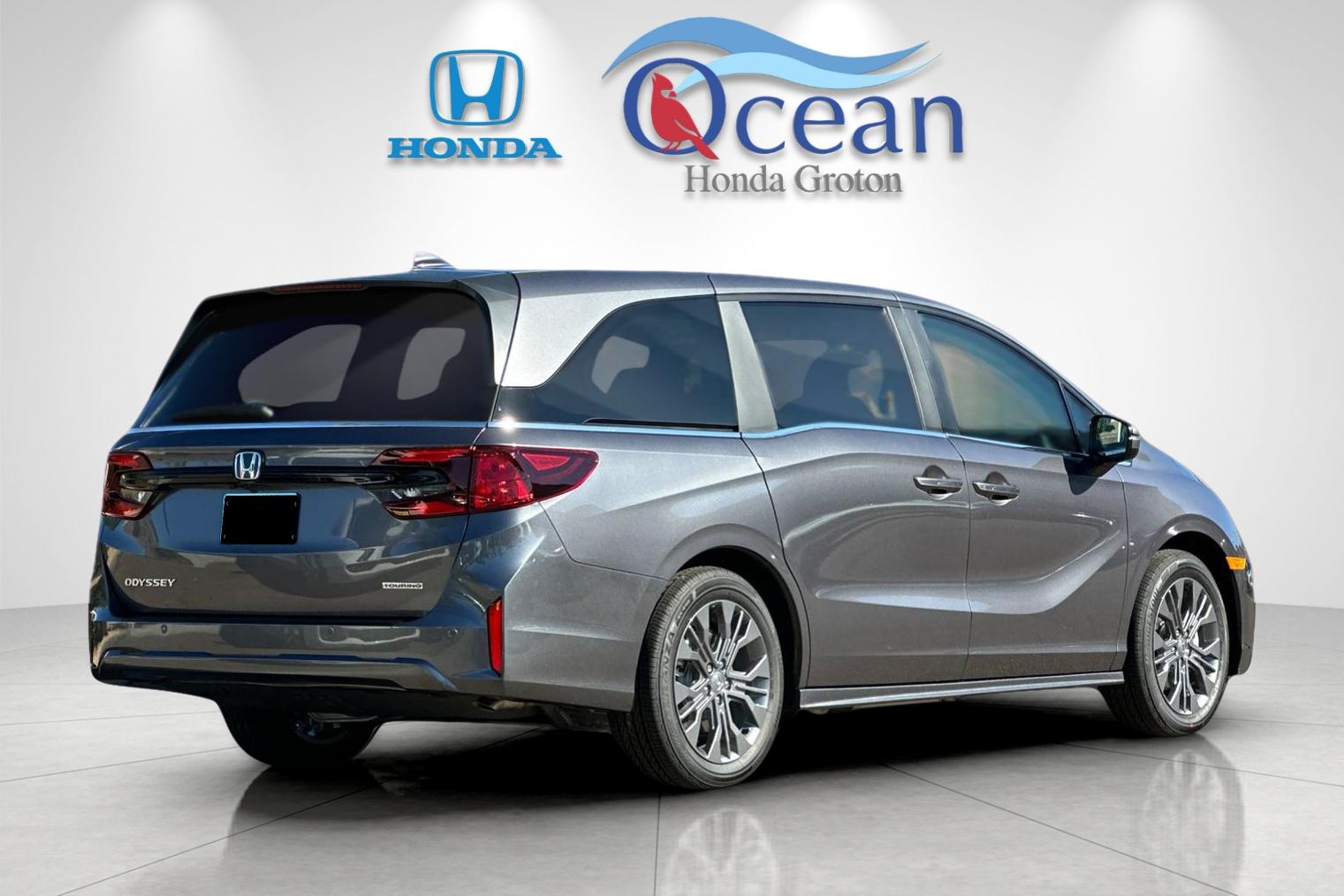 New 2027 Modern Steel Metallic Honda Touring image 5