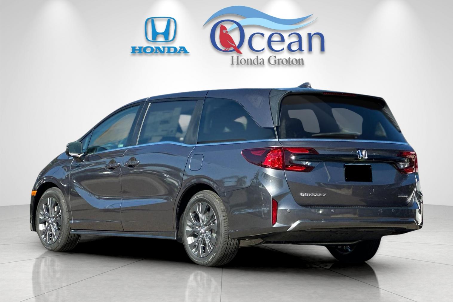 New 2027 Modern Steel Metallic Honda Touring image 3