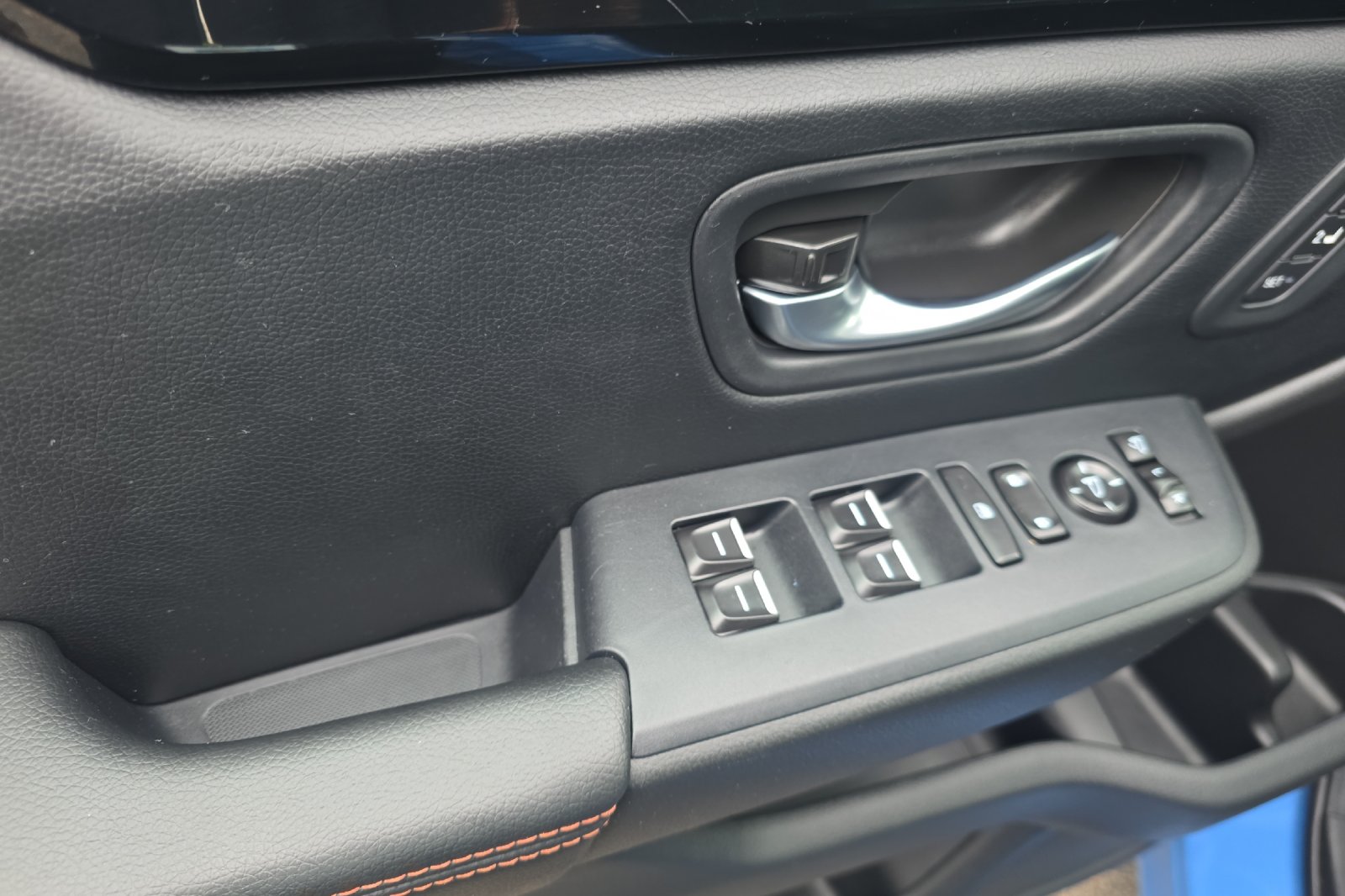 Used 2025 Diffused Sky Pearl Honda TrailSport image 12