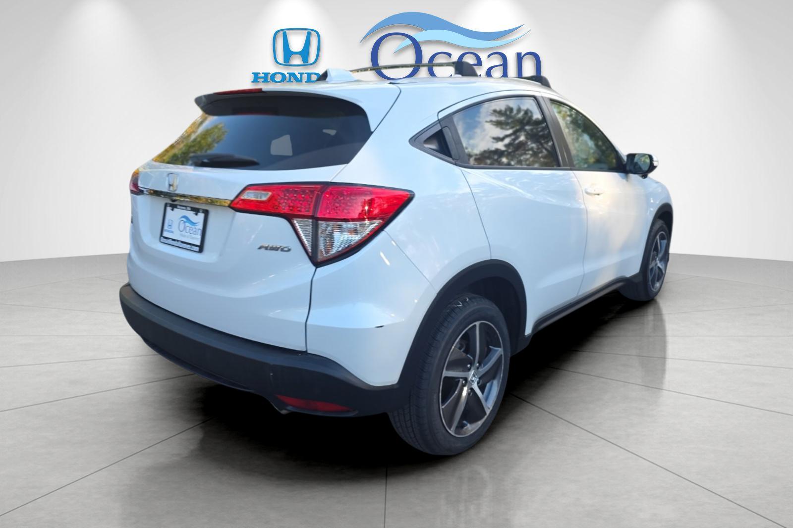 Used 2022 Platinum White Pearl Honda EX image 3
