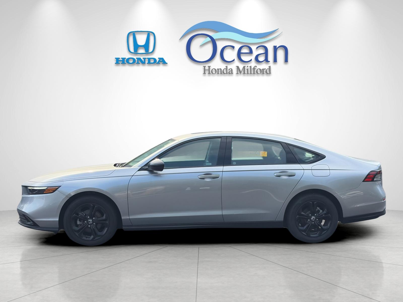 Used 2025 Silver Metallic Honda SE image 6