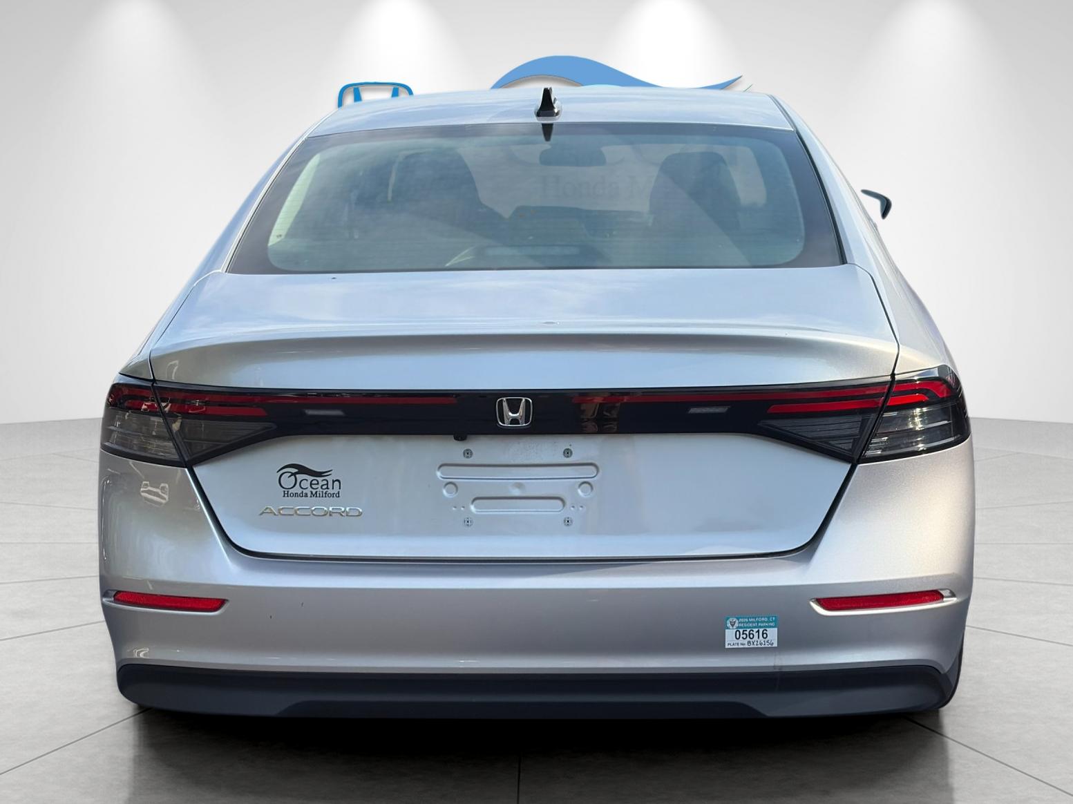 Used 2025 Silver Metallic Honda SE image 4