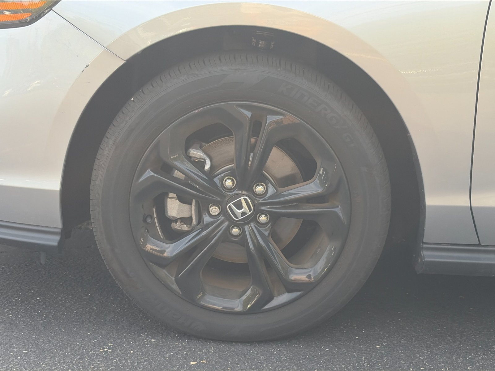 Used 2025 Silver Metallic Honda SE image 27