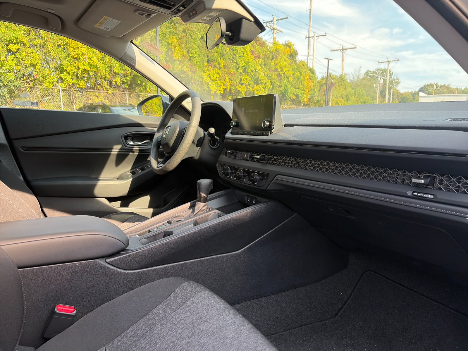 Used 2025 Silver Metallic Honda SE image 16