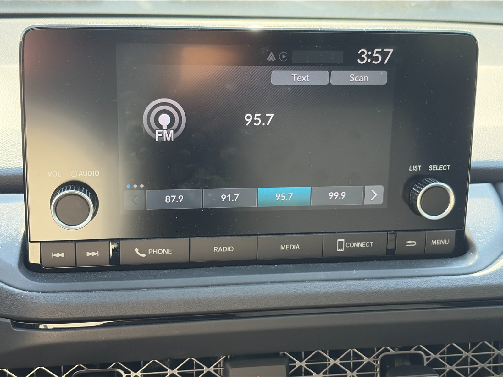 Used 2025 Silver Metallic Honda SE image 18