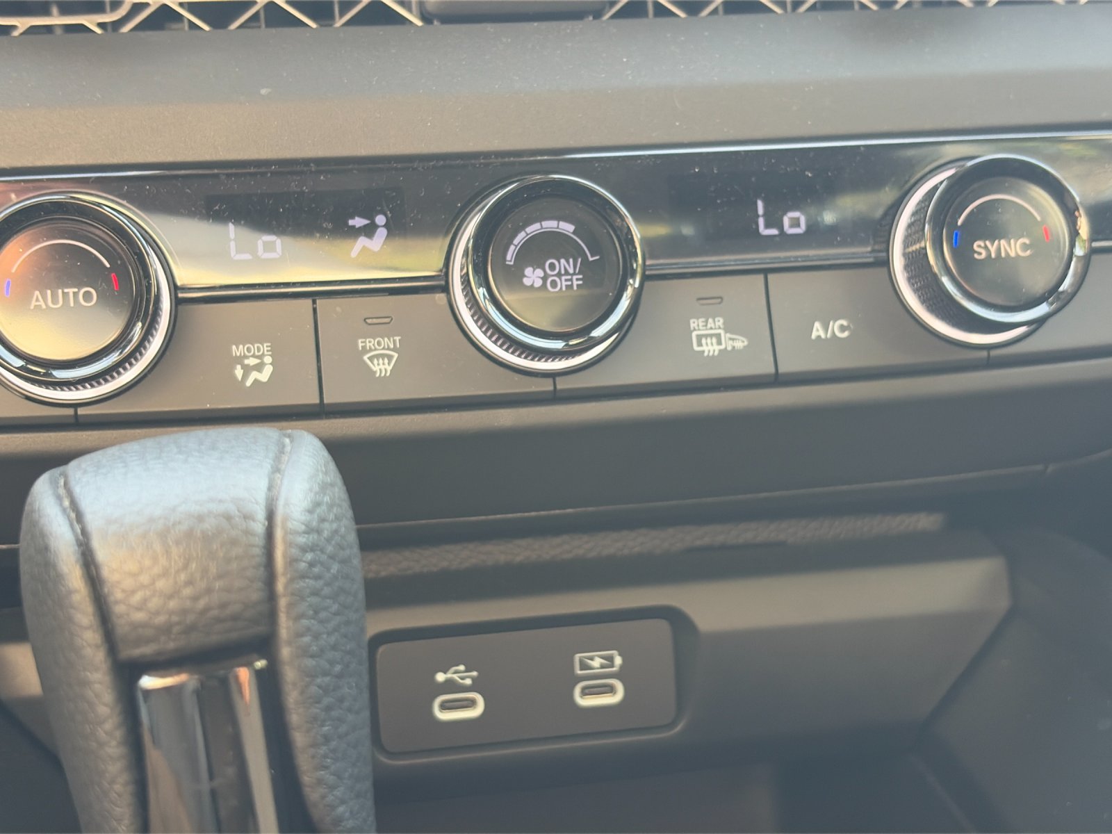 Used 2025 Silver Metallic Honda SE image 21