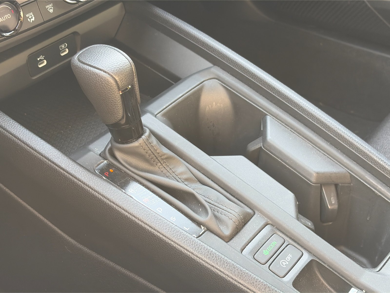 Used 2025 Silver Metallic Honda SE image 22