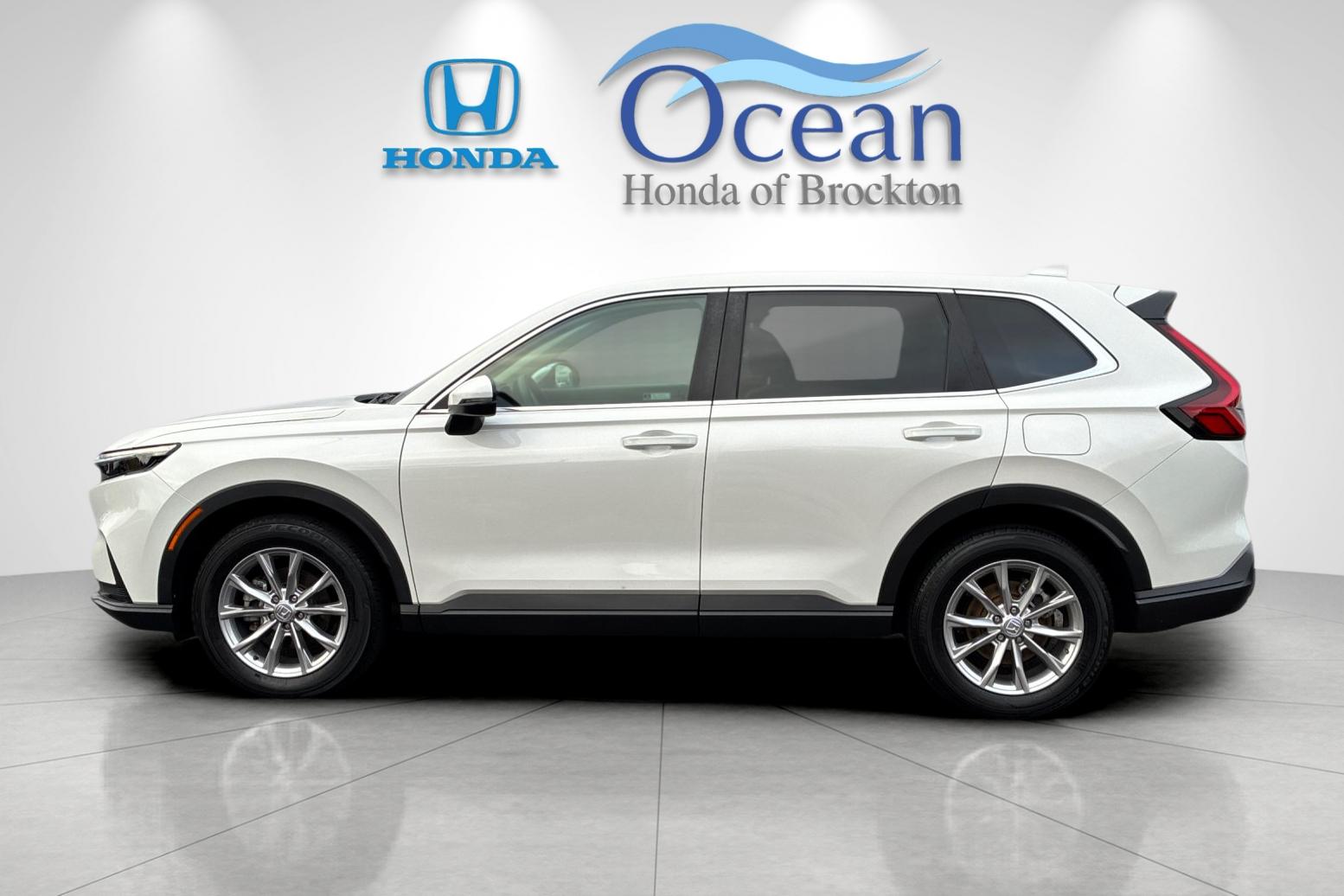 Used 2024 Platinum White Pearl Honda EX image 6