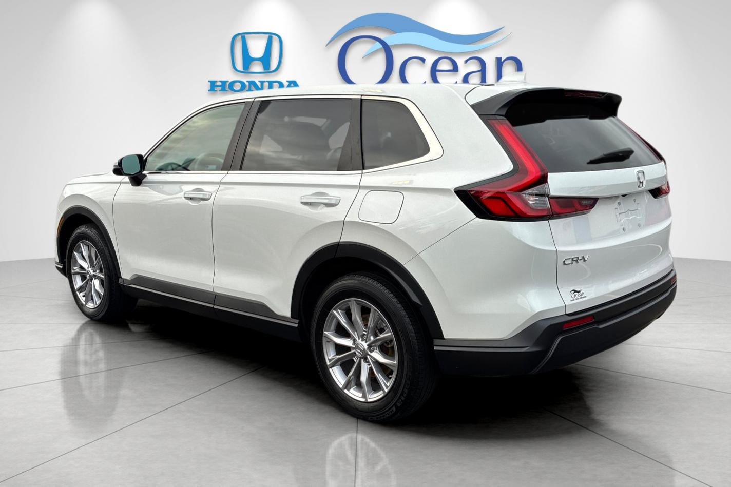 Used 2024 Platinum White Pearl Honda EX image 5
