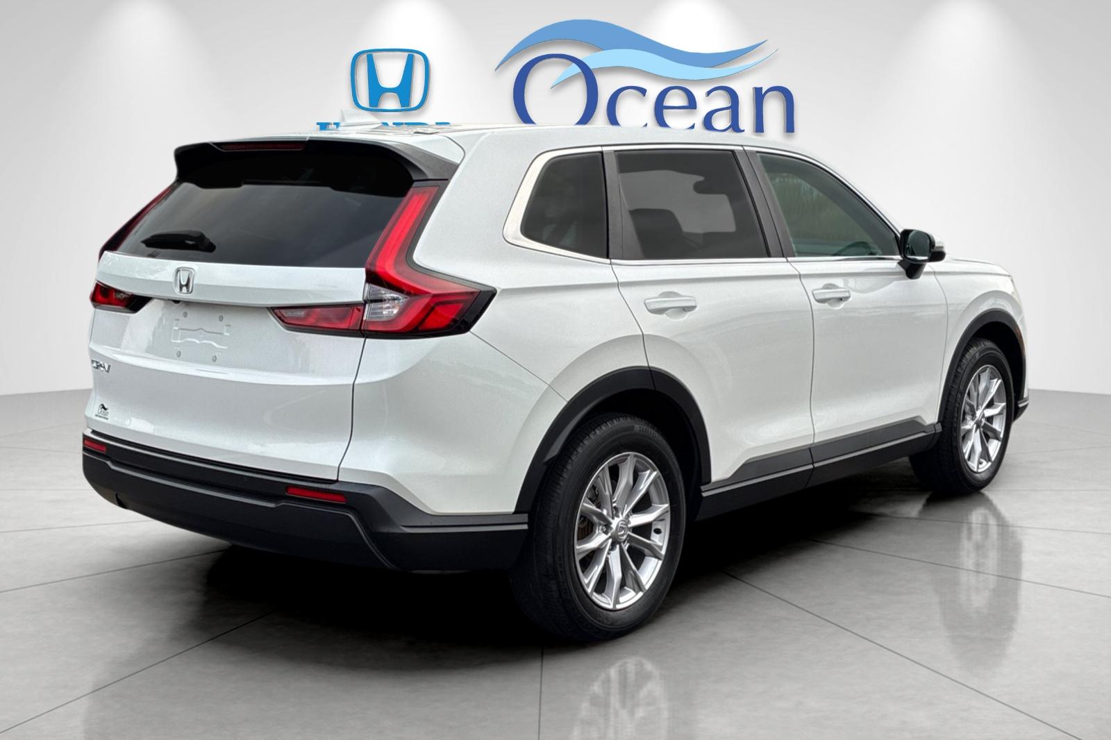 Used 2024 Platinum White Pearl Honda EX image 3