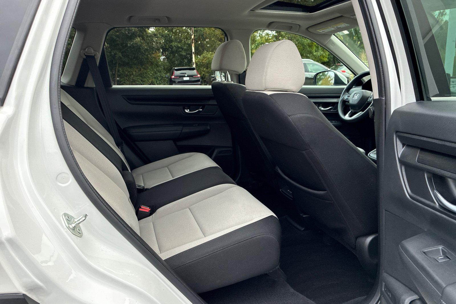 Used 2024 Platinum White Pearl Honda EX image 18