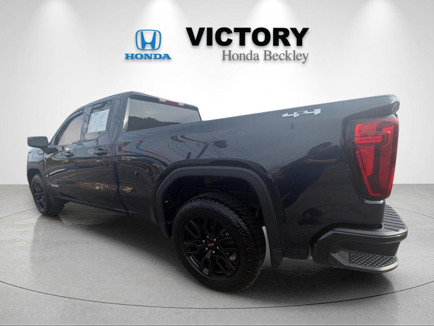 Used 2023 Titanium GMC Elevation image 3