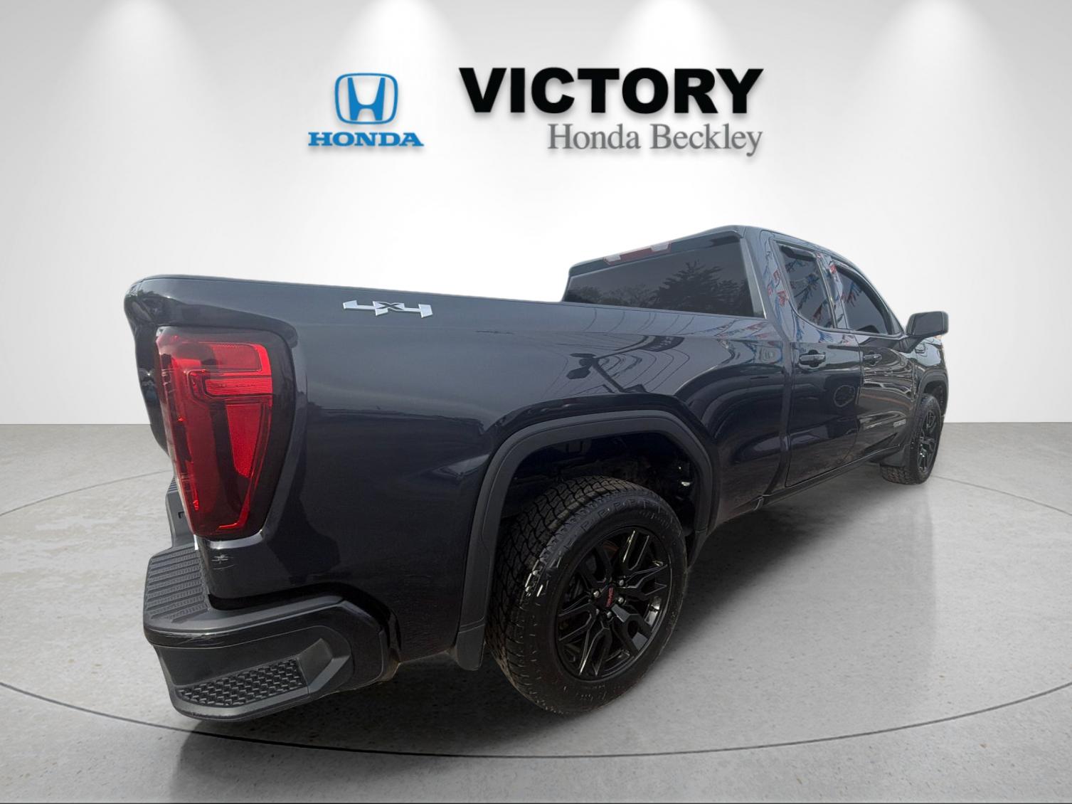 Used 2023 Titanium GMC Elevation image 5