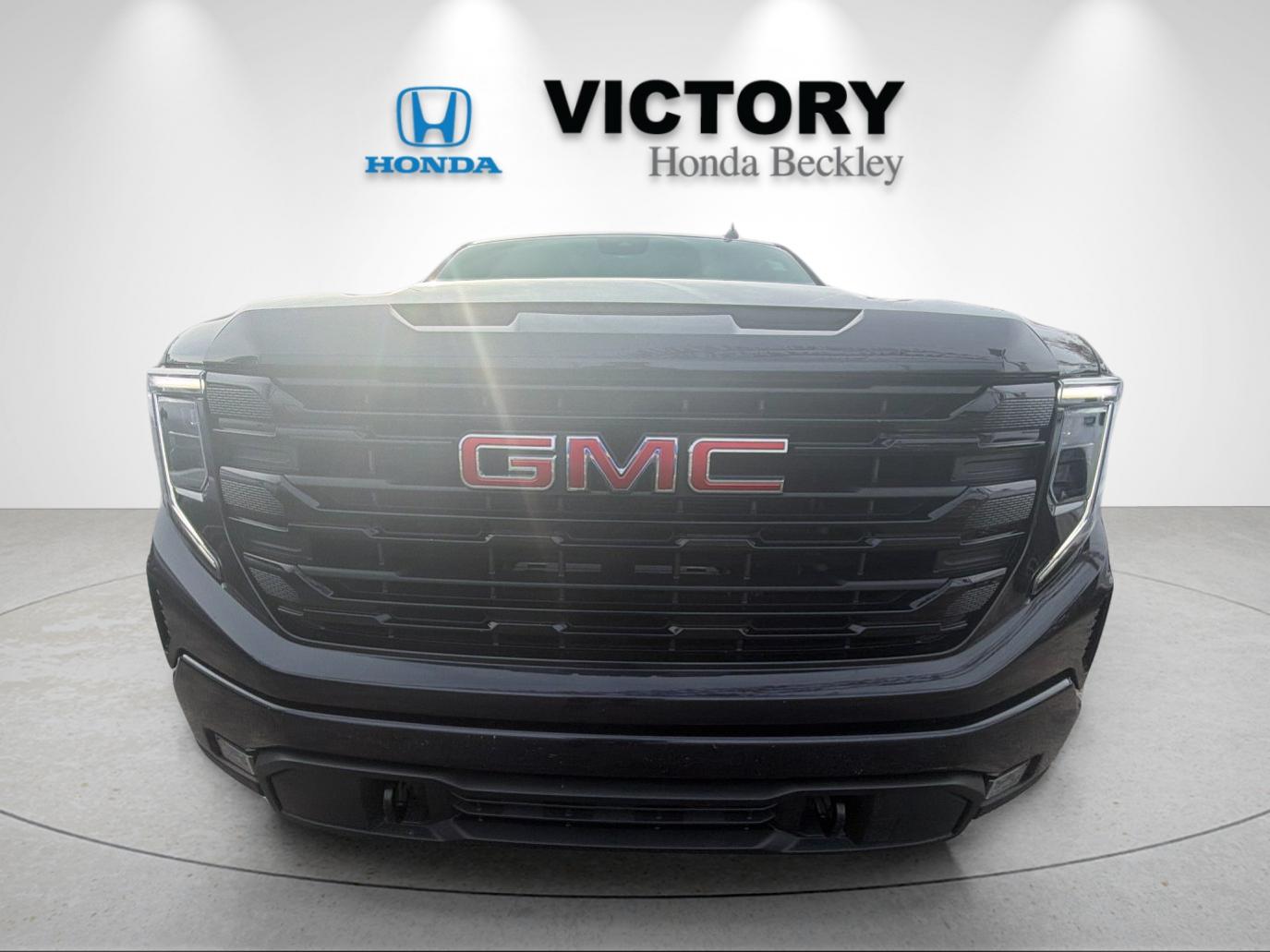 Used 2023 Titanium GMC Elevation image 8