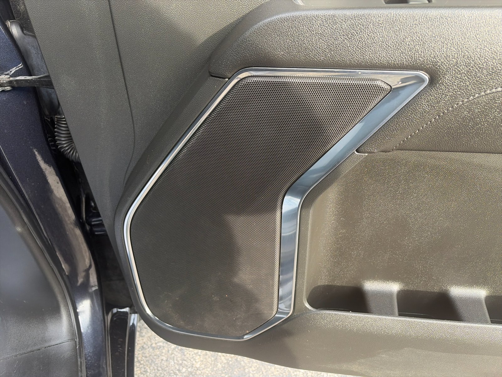 Used 2023 Titanium GMC Elevation image 21