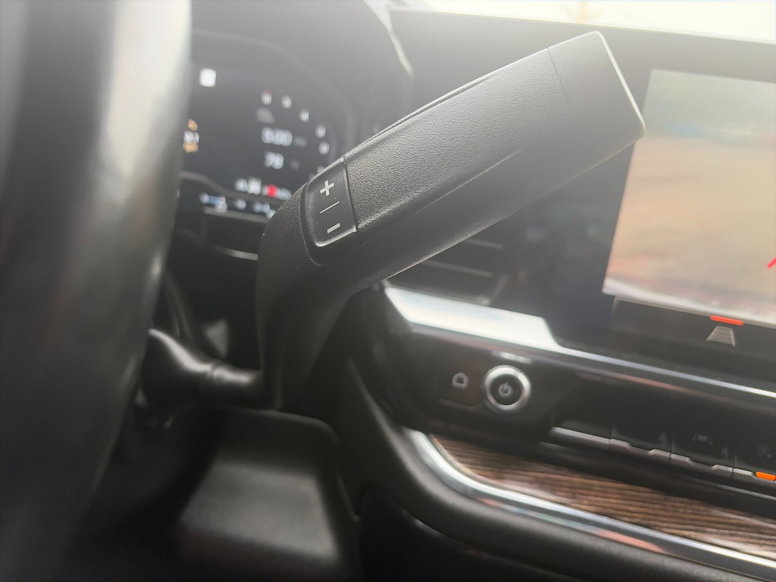 Used 2023 Titanium GMC Elevation image 26