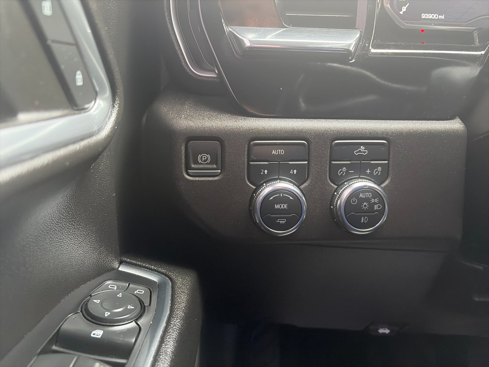 Used 2023 Titanium GMC Elevation image 33