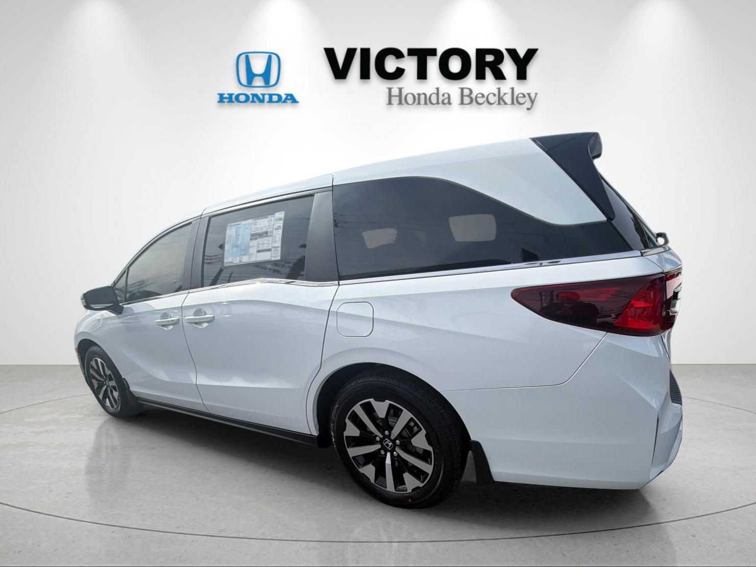 New 2026 Platinum White Pearl Honda EX-L image 3