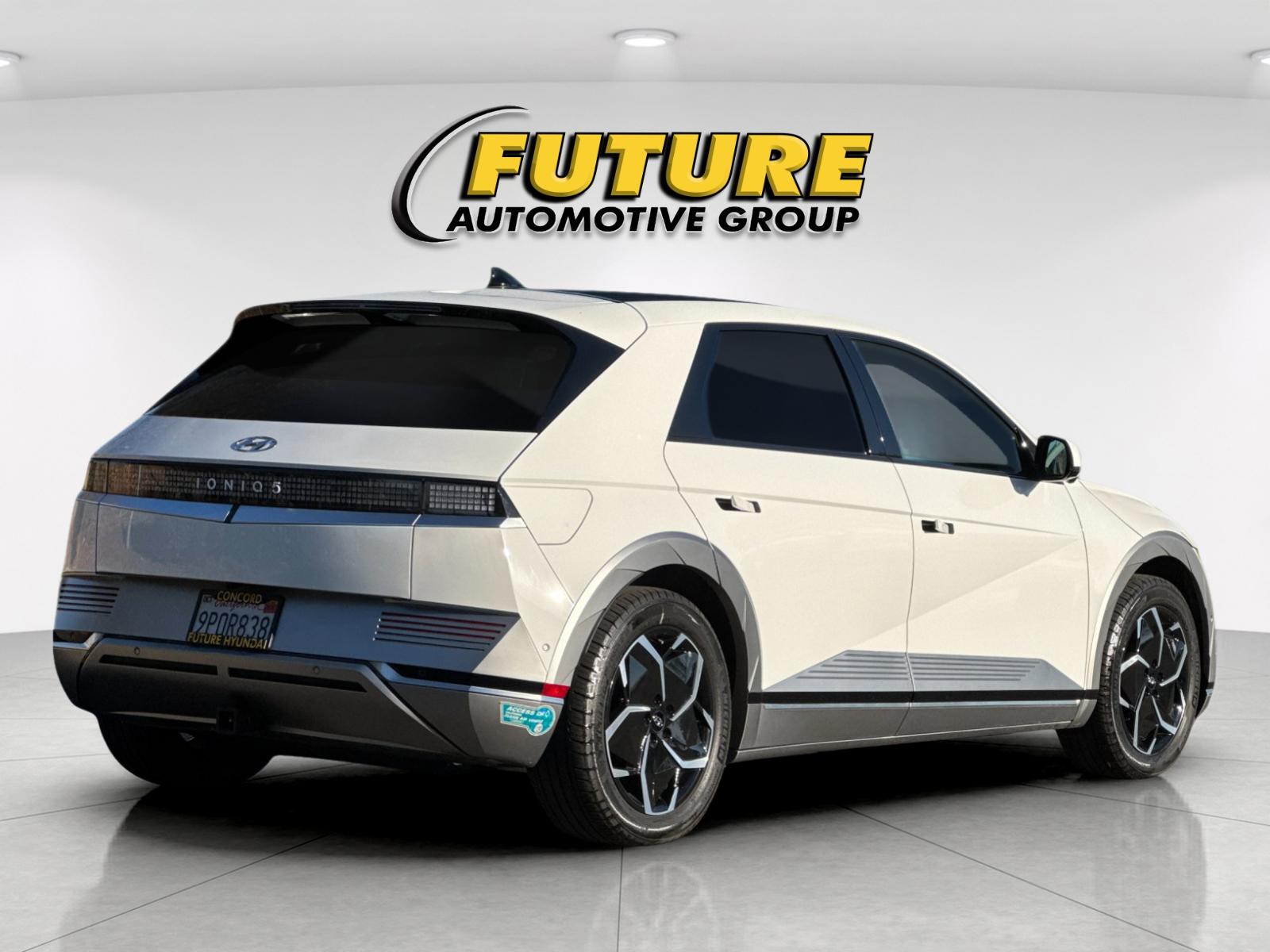 Used 2024 White Hyundai Limited image 3