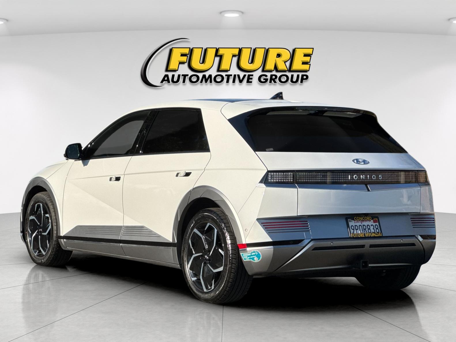 Used 2024 White Hyundai Limited image 5