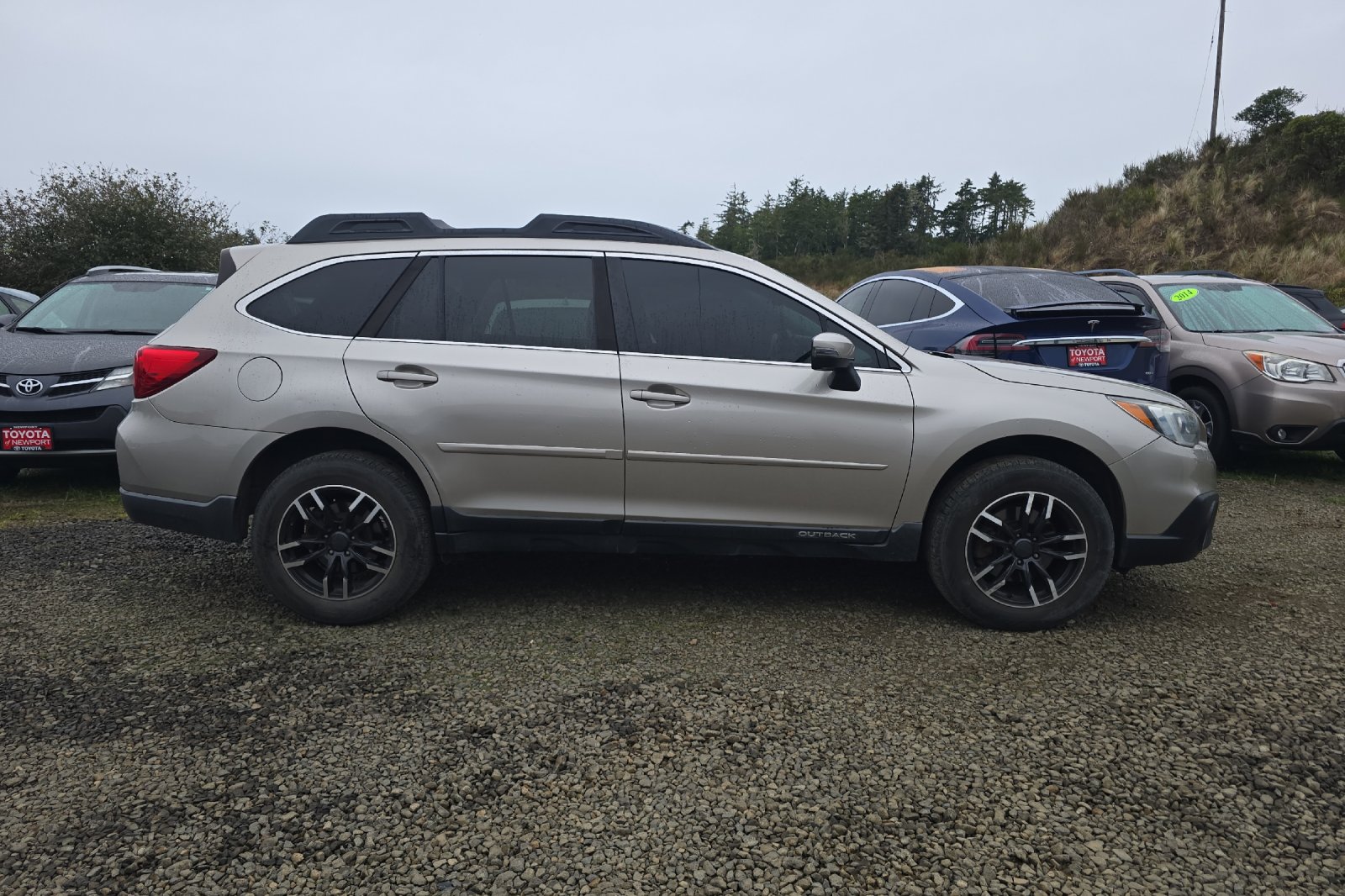 Used 2017 Gray Subaru 2.5i Premium image 4