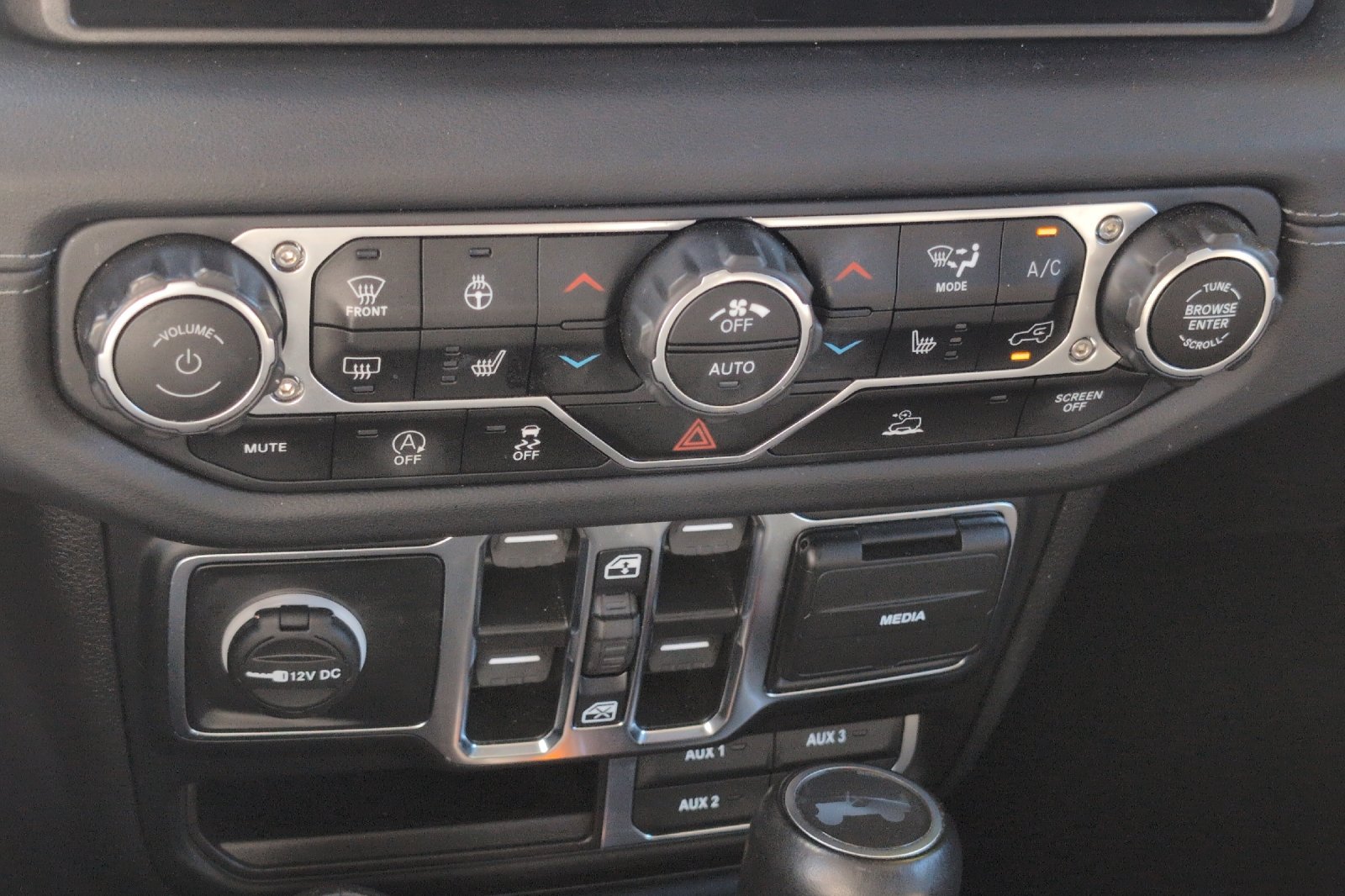 Used 2024 Black Jeep Sahara image 21