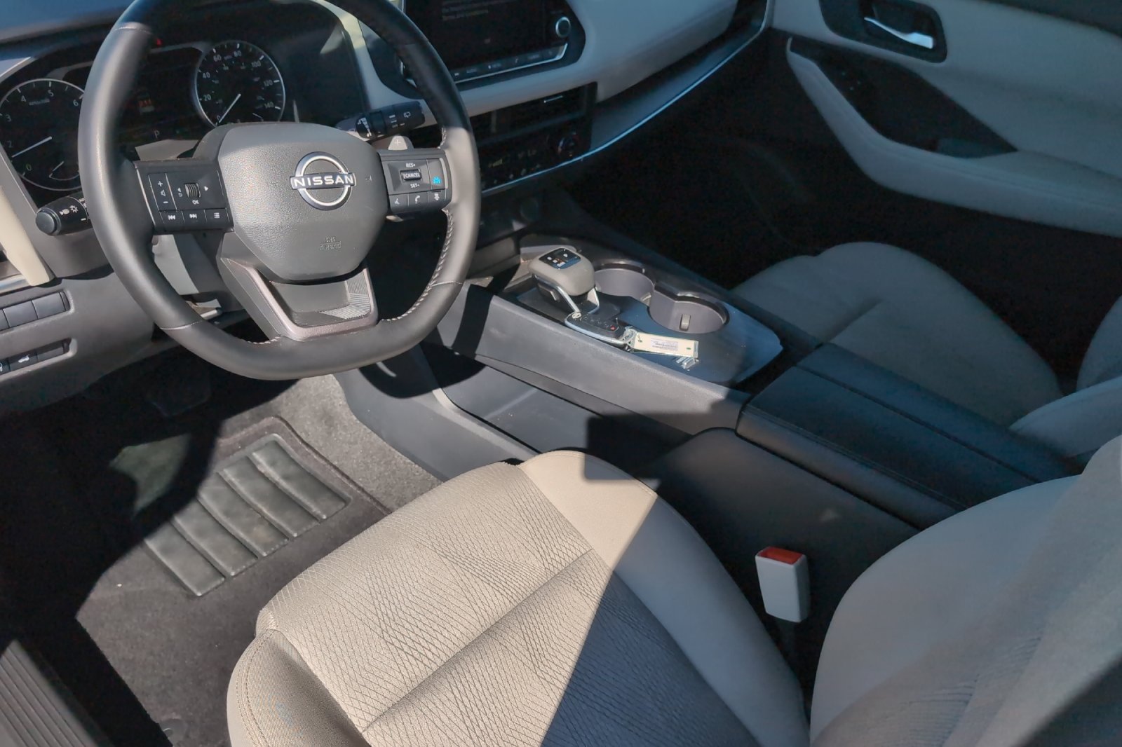 Used 2025 White Nissan SV image 11