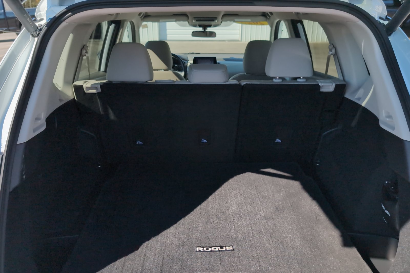 Used 2025 White Nissan SV image 16