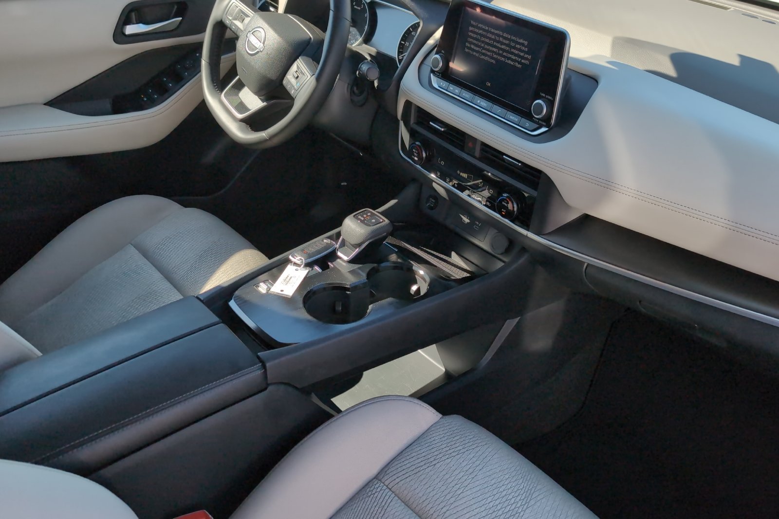 Used 2025 White Nissan SV image 17