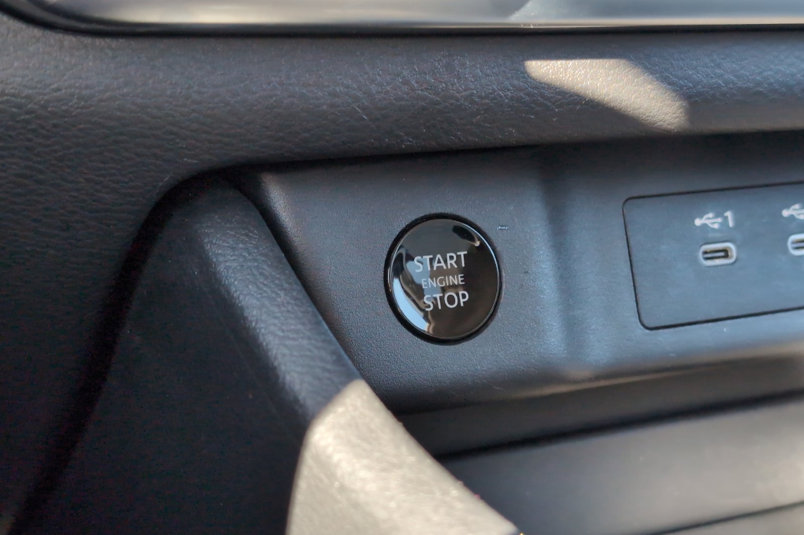 Used 2025 White Nissan SV image 23