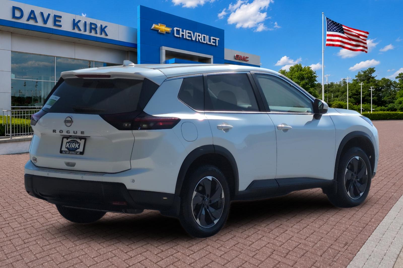 Used 2025 White Nissan SV image 3