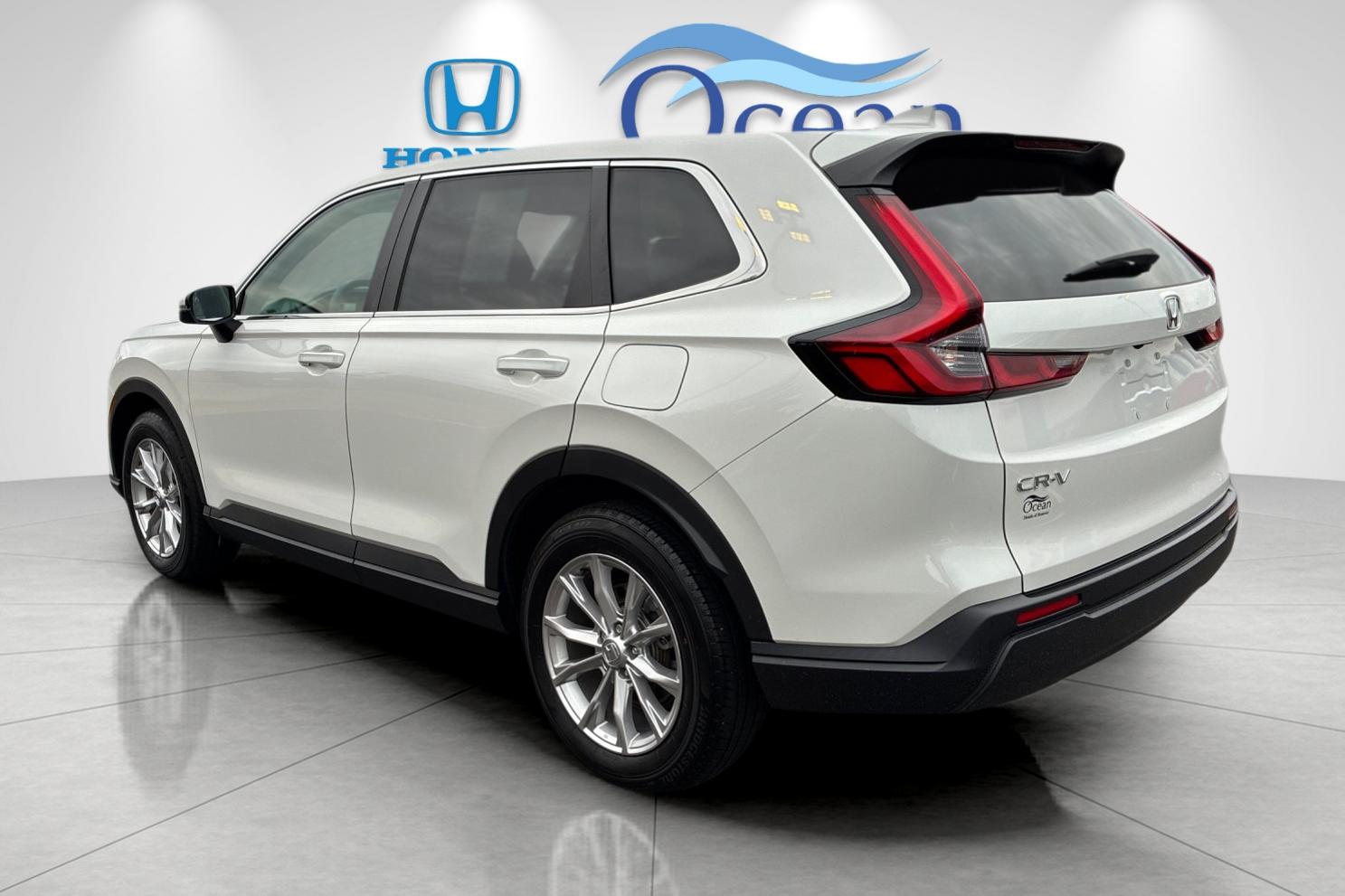 Used 2024 Platinum White Pearl Honda EX image 5