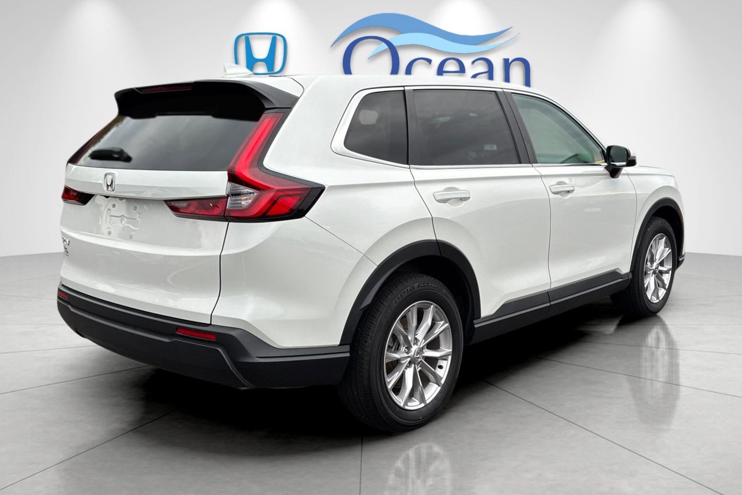 Used 2024 Platinum White Pearl Honda EX image 3