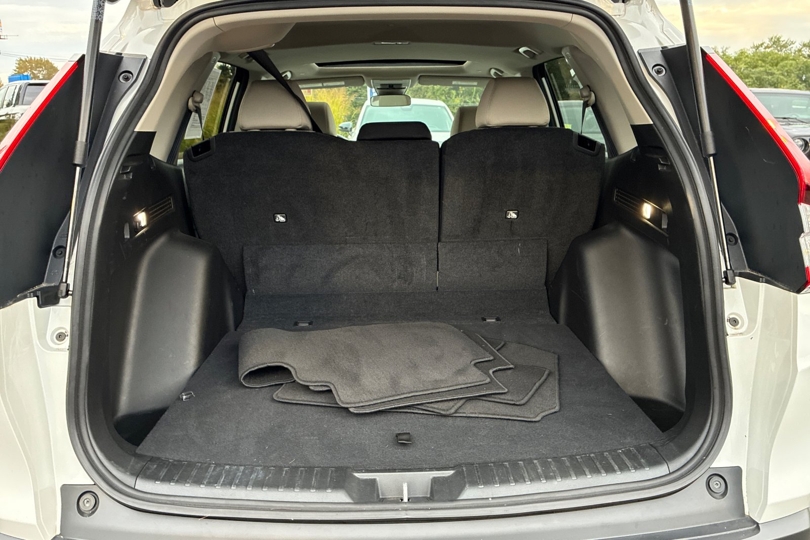 Used 2024 Platinum White Pearl Honda EX image 20