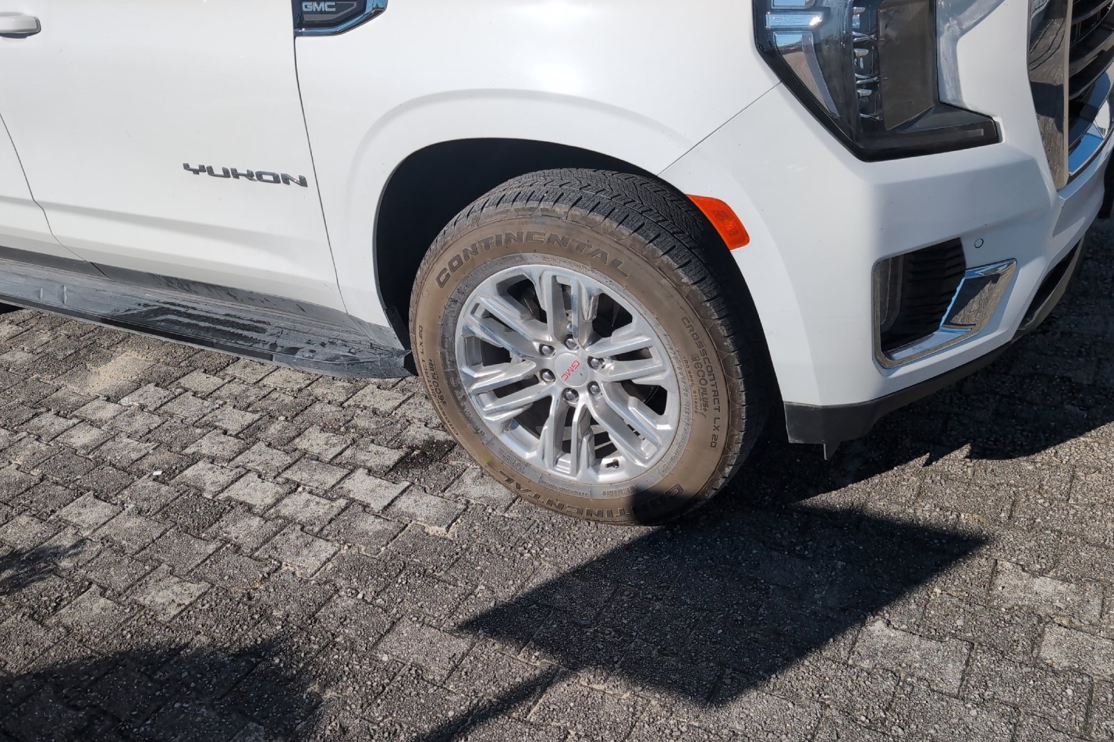 Used 2023 White GMC SLE image 3