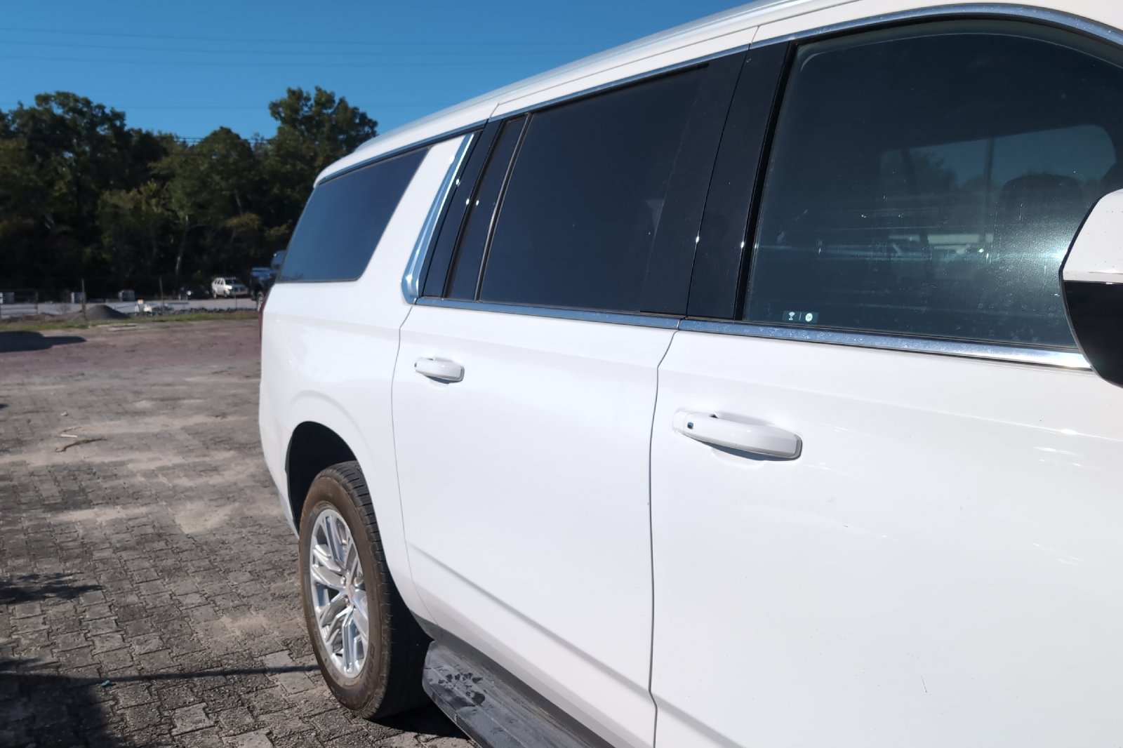 Used 2023 White GMC SLE image 4