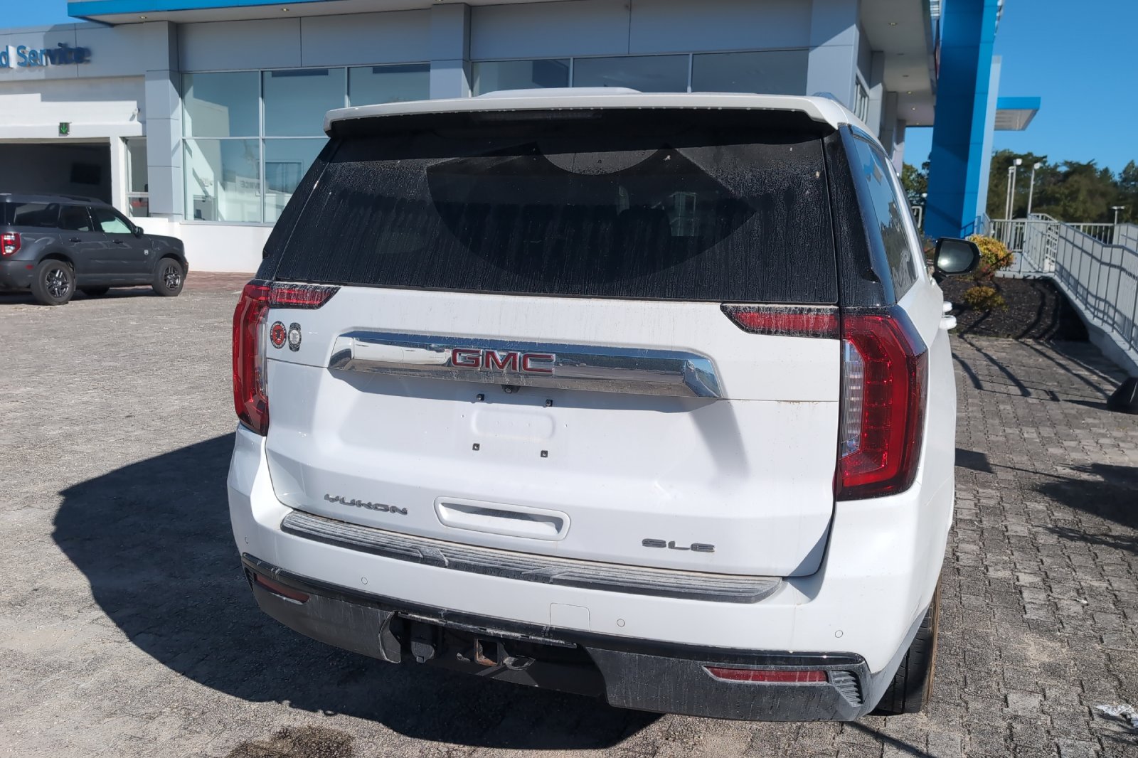 Used 2023 White GMC SLE image 7