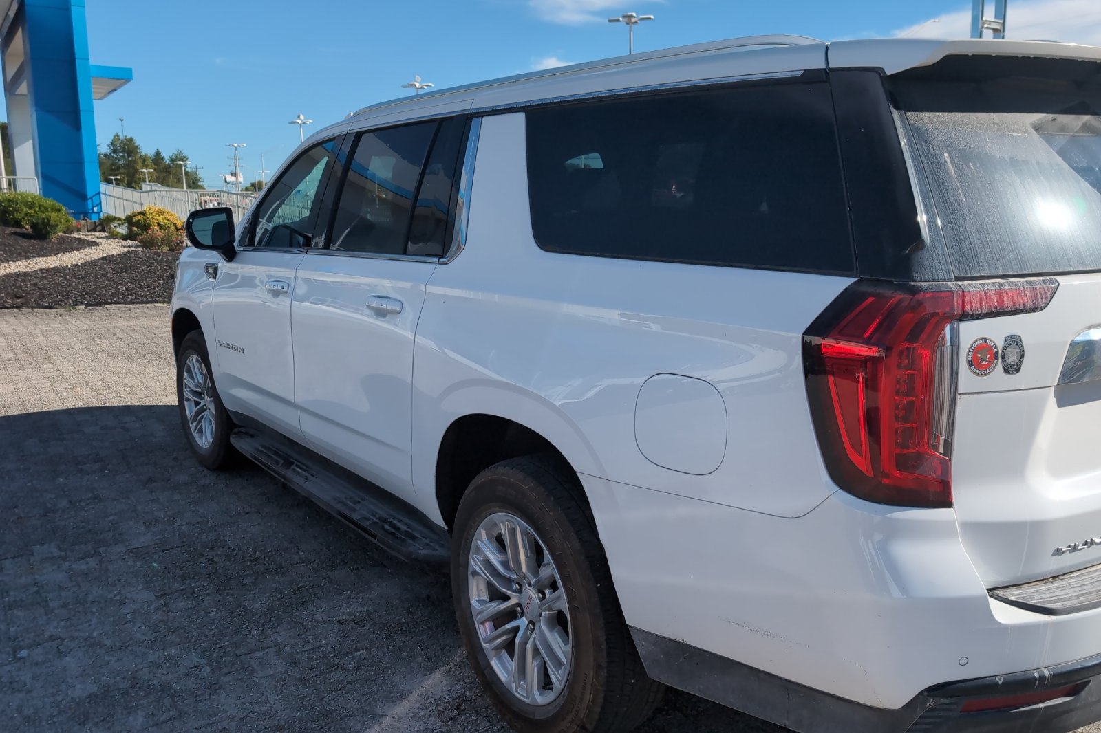 Used 2023 White GMC SLE image 9