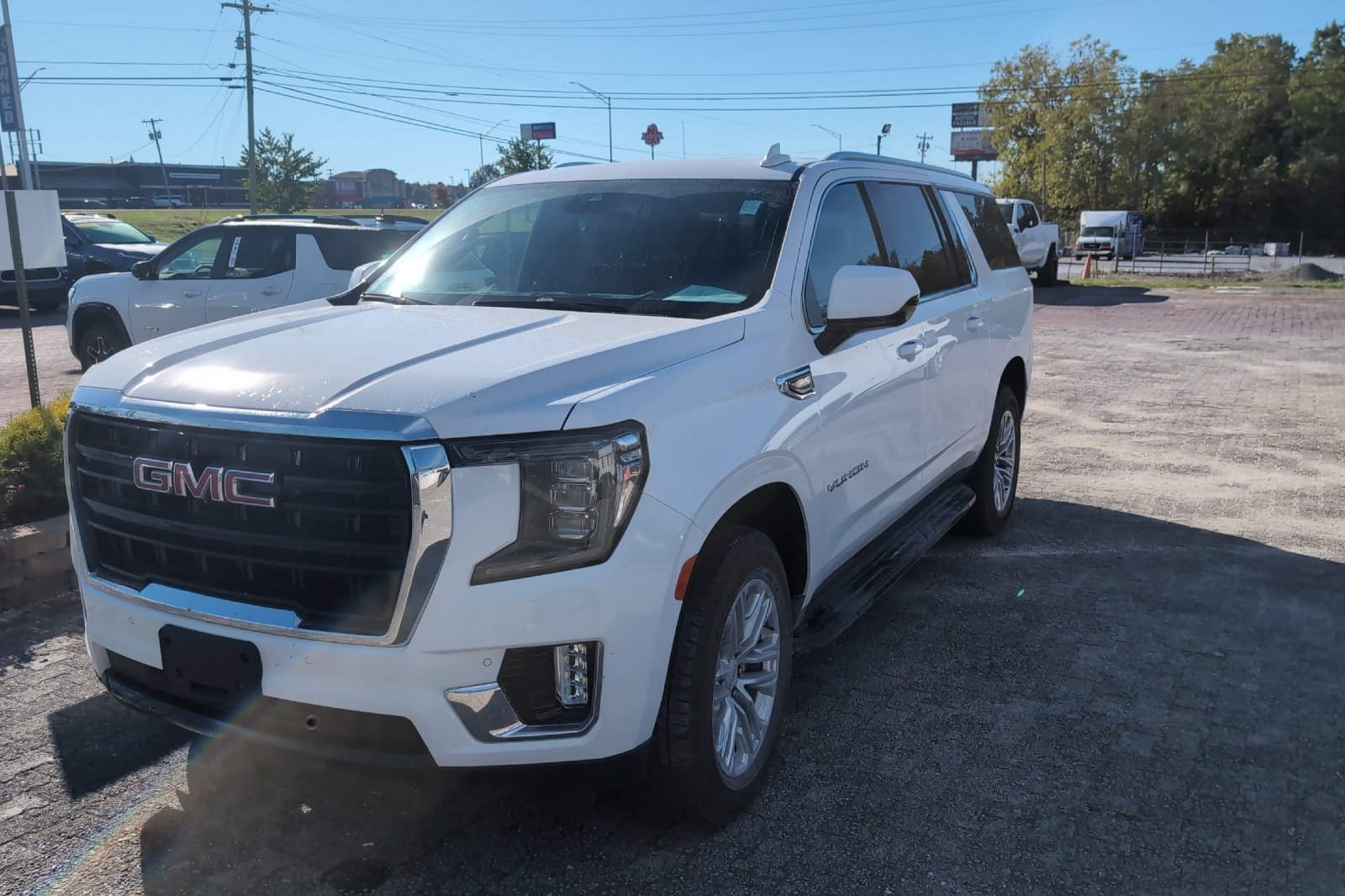 Used 2023 White GMC SLE image 12