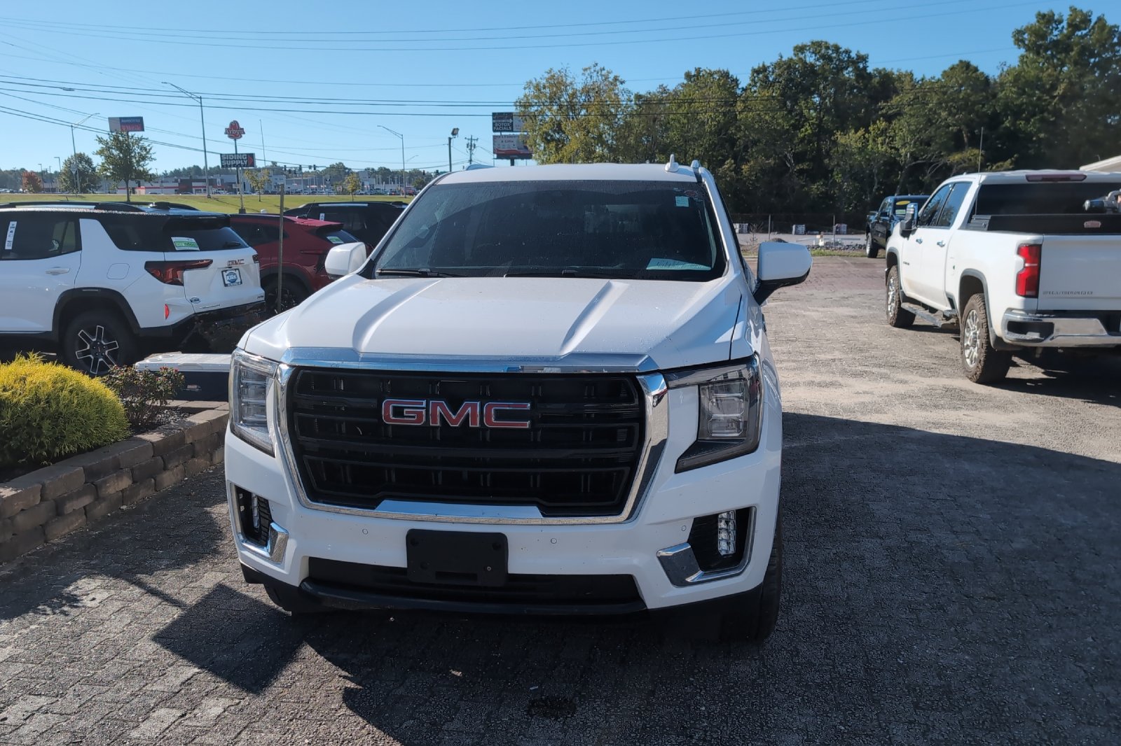 Used 2023 White GMC SLE image 13
