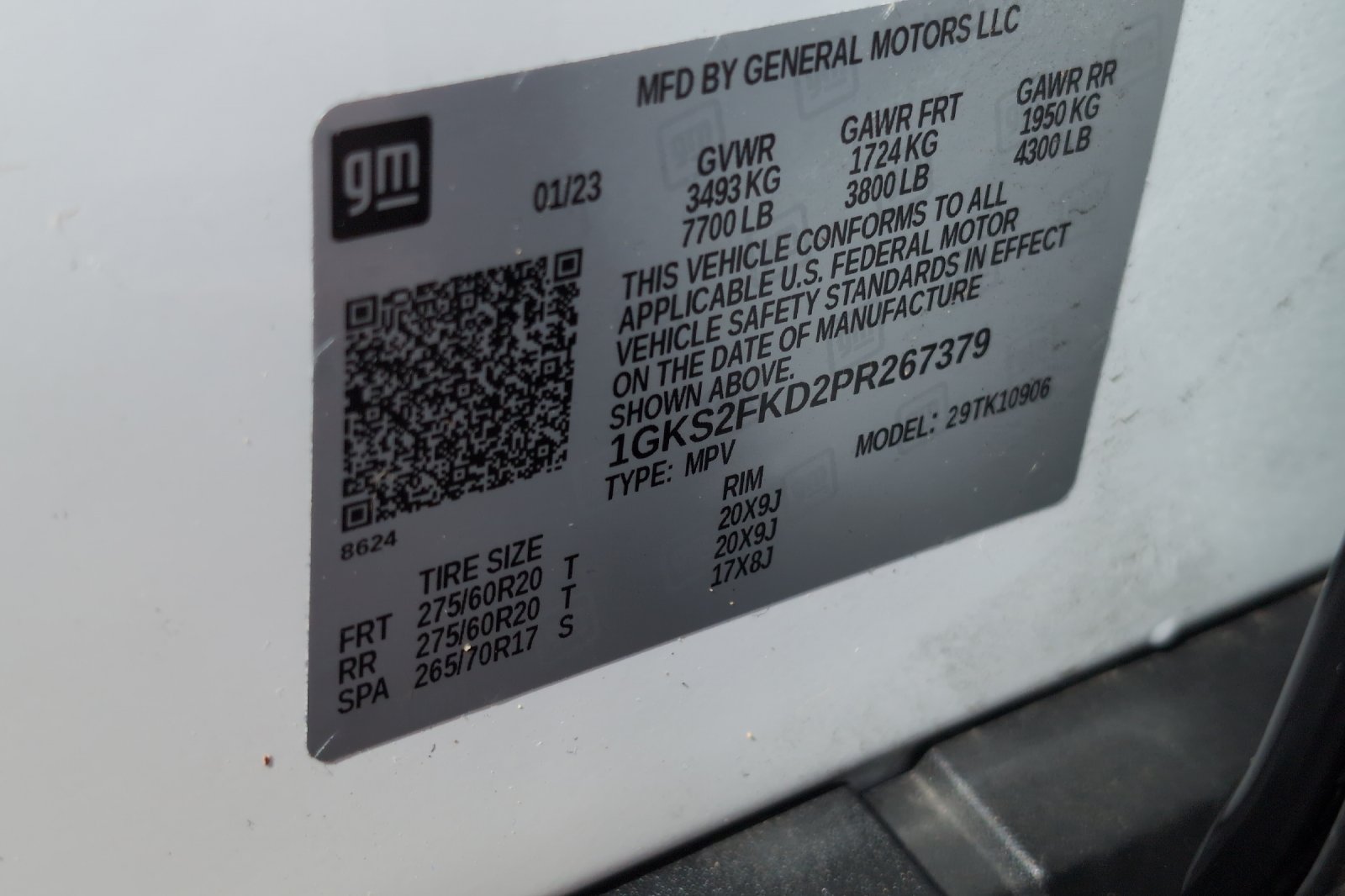 Used 2023 White GMC SLE image 32