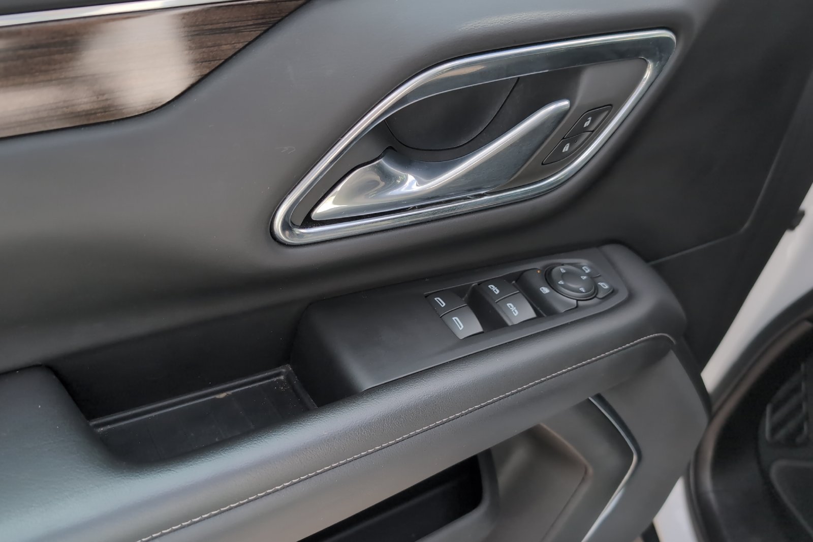 Used 2023 White GMC SLE image 12